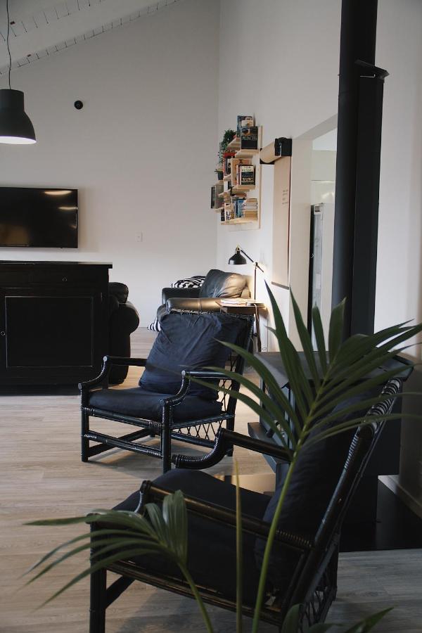 Hugo & Carters Backpackers & Motel Tauranga Extérieur photo The interior of a typical apartment